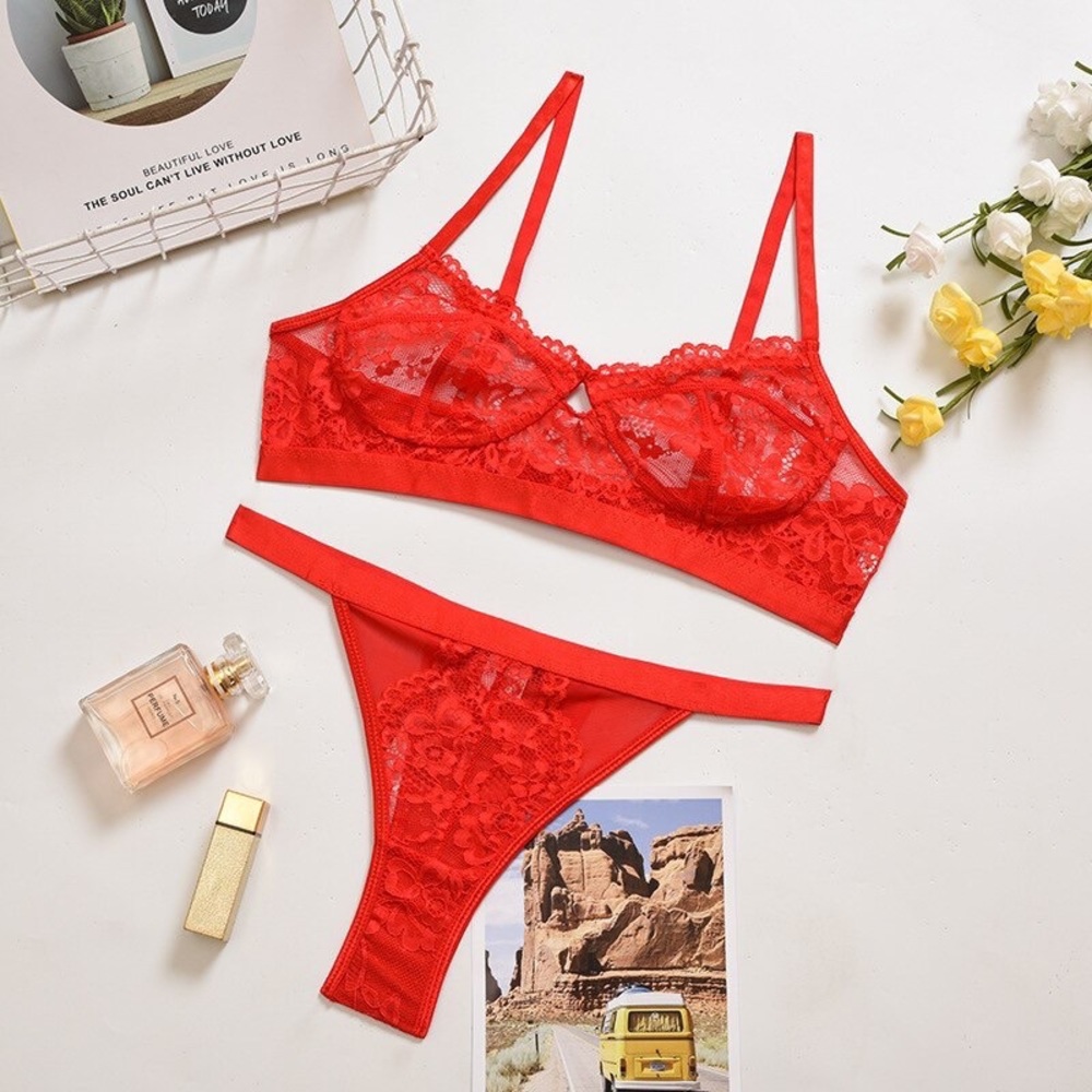 Lace lingerie set